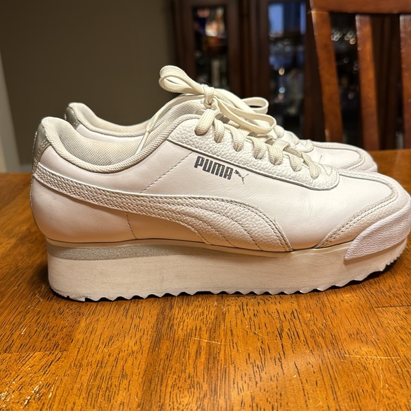 EUC women’s white puma leather platform sneaker. size 6.5 - Picture 3 of 9